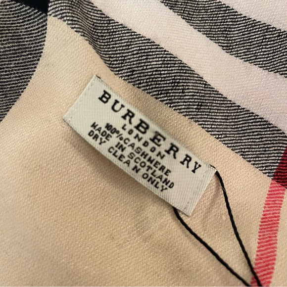 Chic Beige Plaid Nova Check Women's Burb*rry Style Scarf - Picture 8 of 10